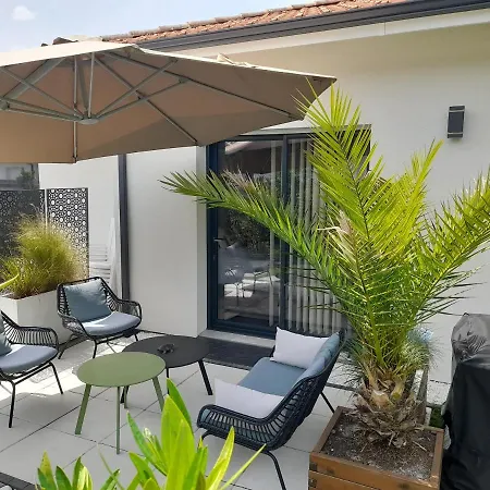 Chez Pascal Et Christine Acces Independant Homestay *