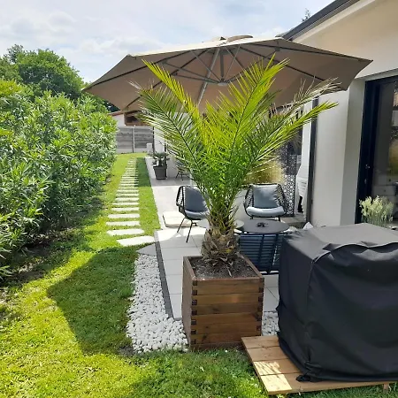 Chez Pascal Et Christine Acces Independant Homestay *